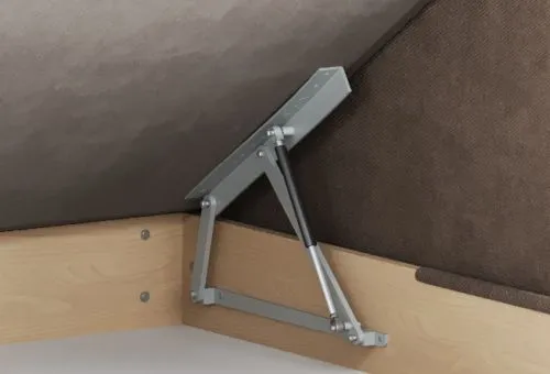 <b>Газлифт</b> помогает поднять оттоманку одним движением, открывая доступ к вместительному бельевому ящику